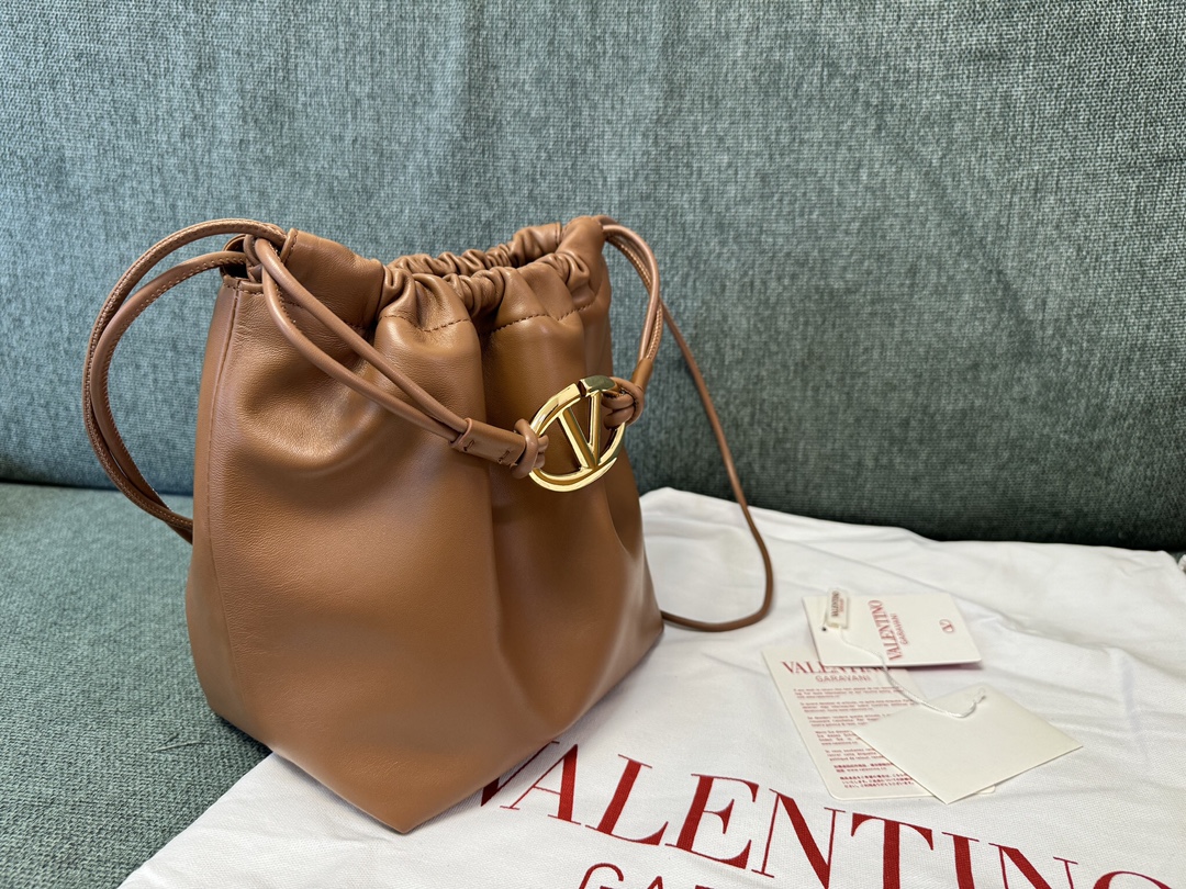 Valentino Garavani Vlogo Pouf Bag-23x19x14CM
