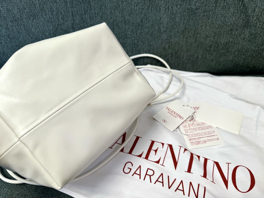 Valentino Garavani Vlogo Pouf Bag-23x19x14CM