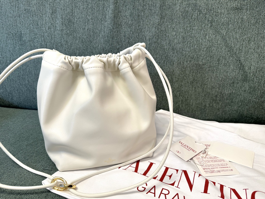 Valentino Garavani Vlogo Pouf Bag-23x19x14CM