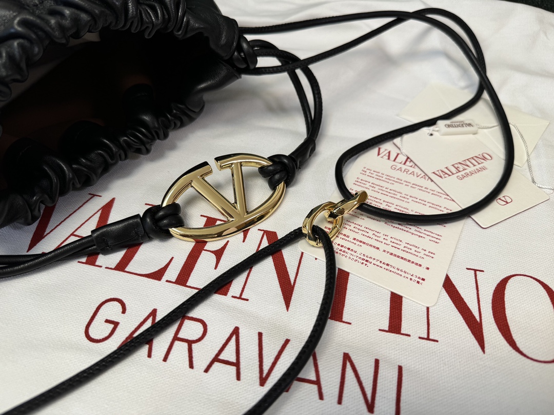 Valentino Garavani Vlogo Pouf Bag-23x19x14CM