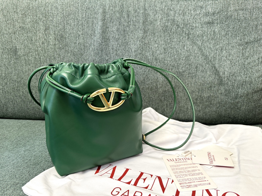 Valentino Garavani Vlogo Pouf Bag-23x19x14CM