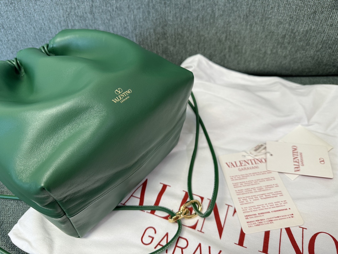 Valentino Garavani Vlogo Pouf Bag-23x19x14CM