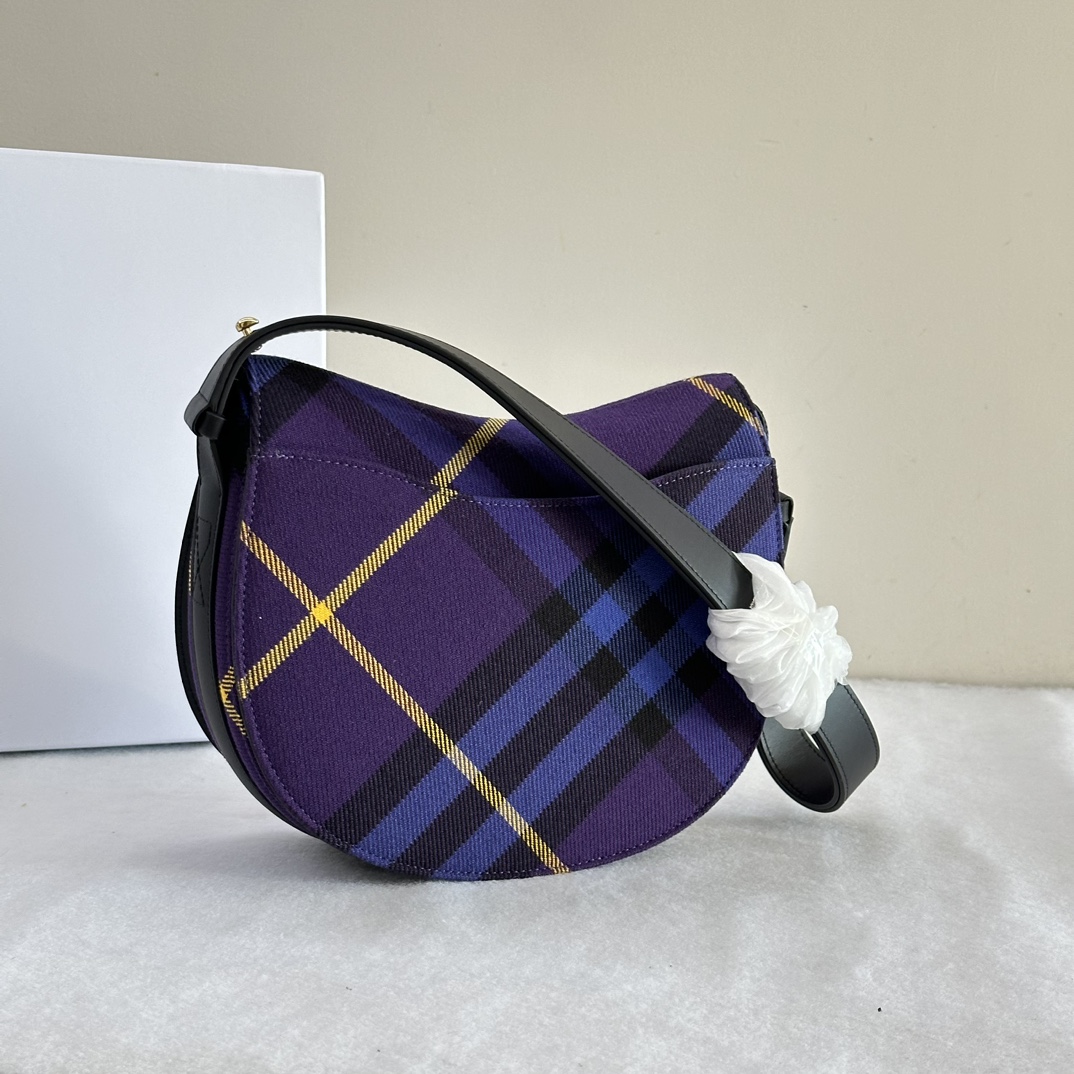 B**rry rocking horse bag-26 x 9.5 x 20.5cm