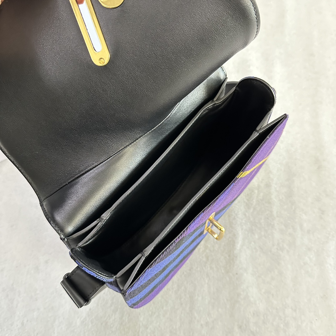 B**rry rocking horse bag-26 x 9.5 x 20.5cm