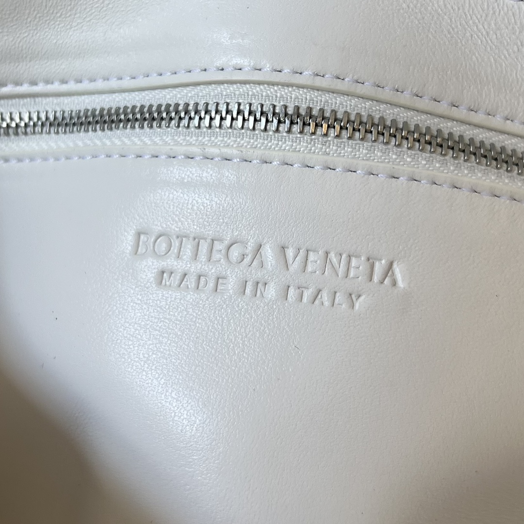bo*te*ga Ve*ne*ta crossbody bag-23x15x5cm