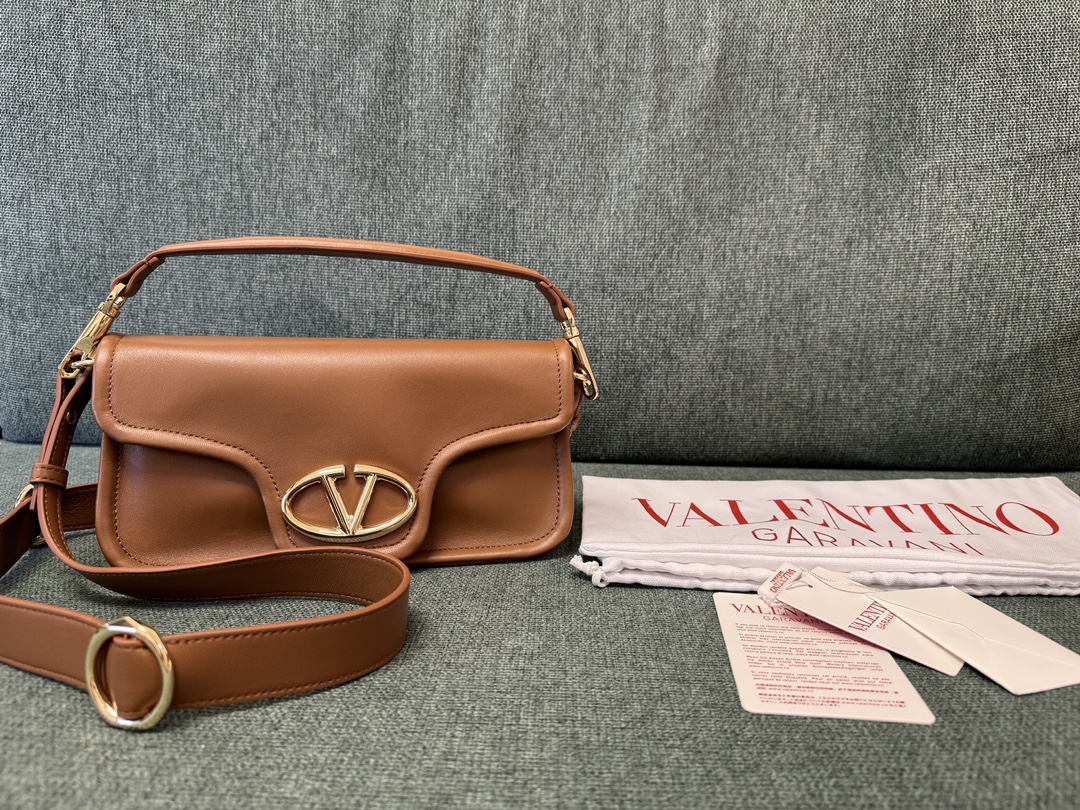 Valentino Vlogo Signature Bag-26*1399CM