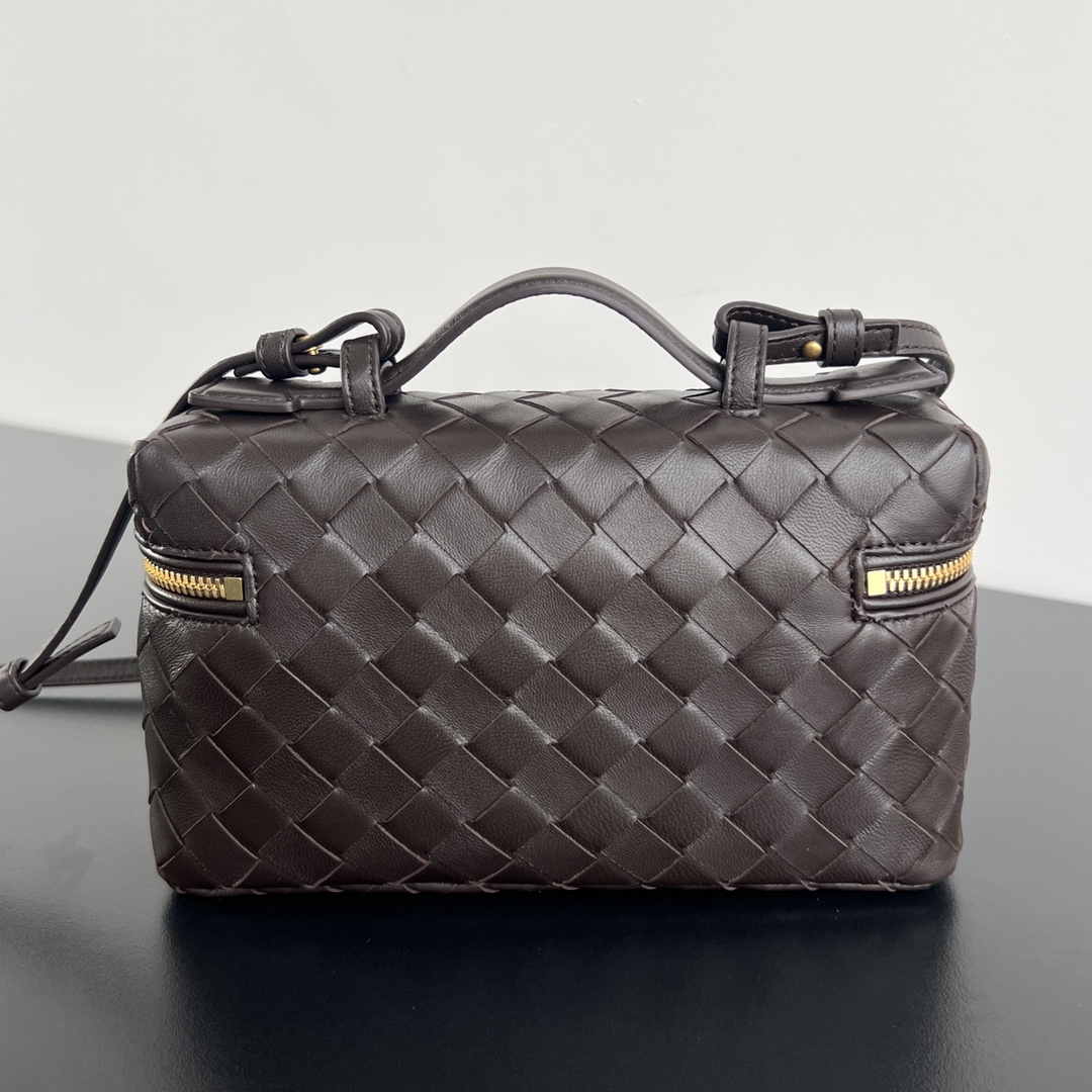 bo*te*ga Ve*ne*ta vanity case bag-22x12.5x5cm