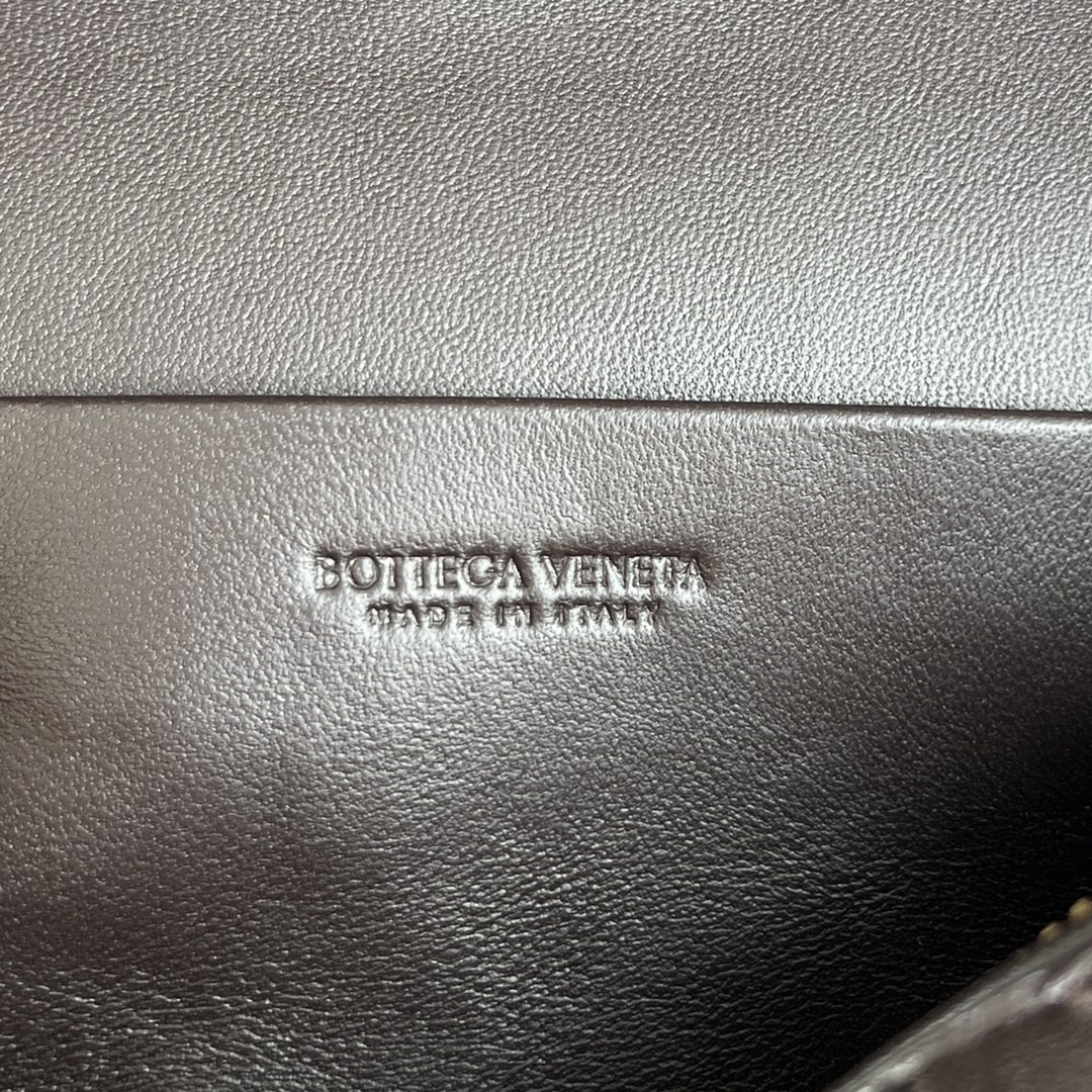 bo*te*ga Ve*ne*ta vanity case bag-22x12.5x5cm