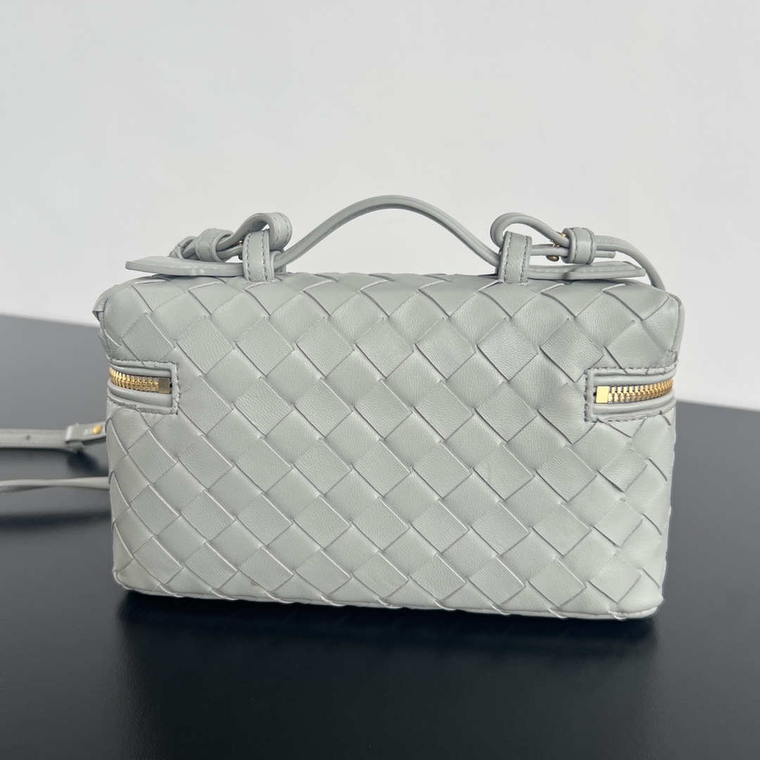 bo*te*ga Ve*ne*ta vanity case bag-22x12.5x5cm