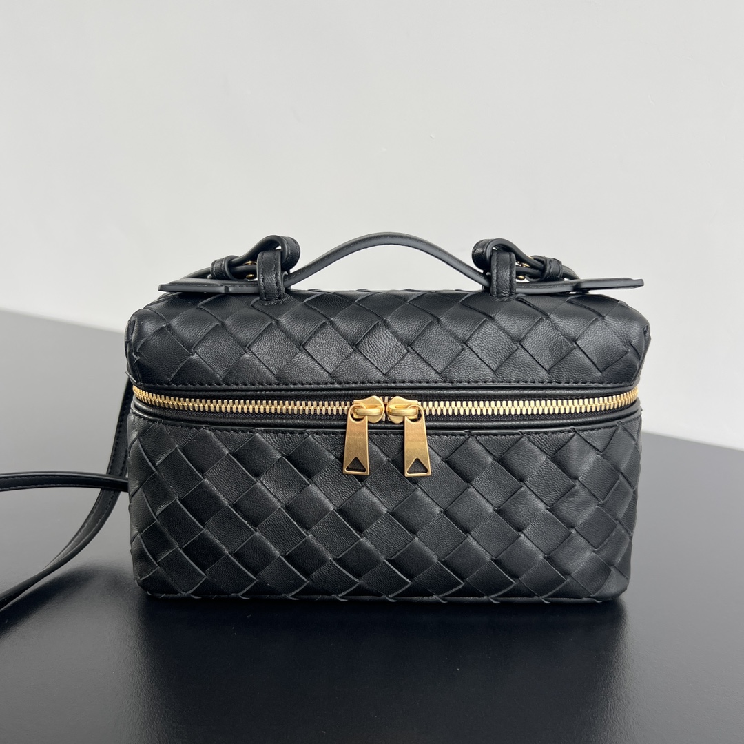 bo*te*ga Ve*ne*ta vanity case bag-22x12.5x5cm