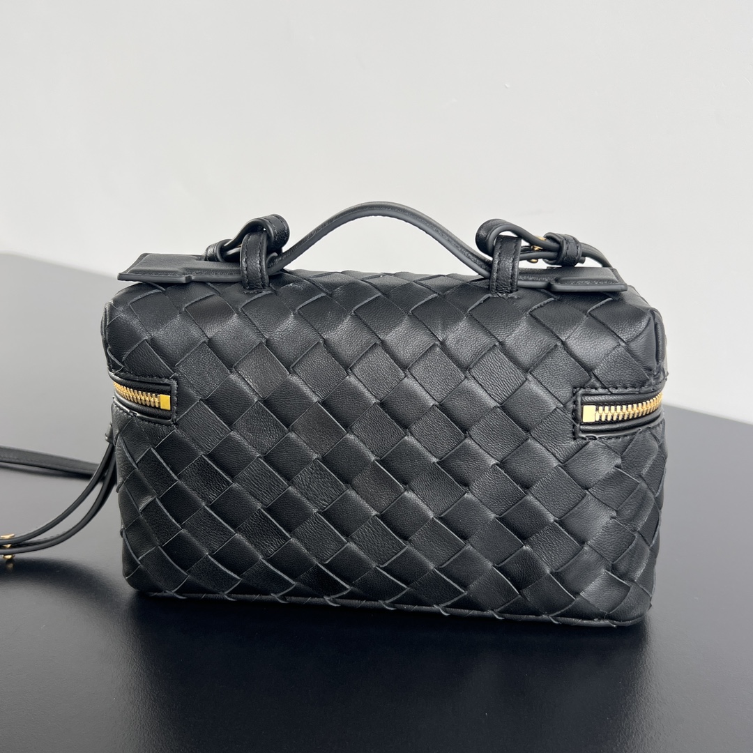 bo*te*ga Ve*ne*ta vanity case bag-22x12.5x5cm