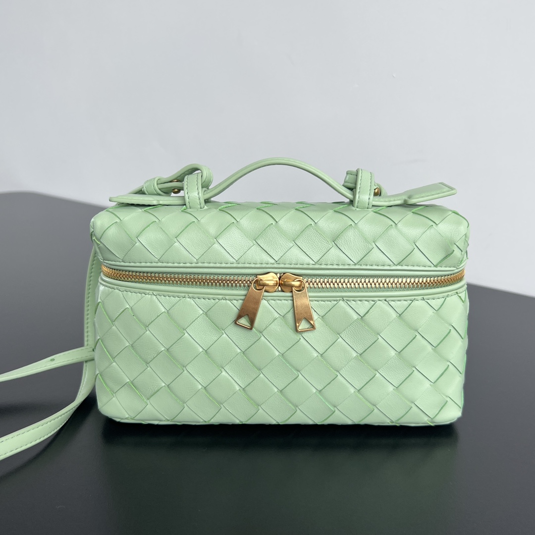 bo*te*ga Ve*ne*ta vanity case bag-22x12.5x5cm