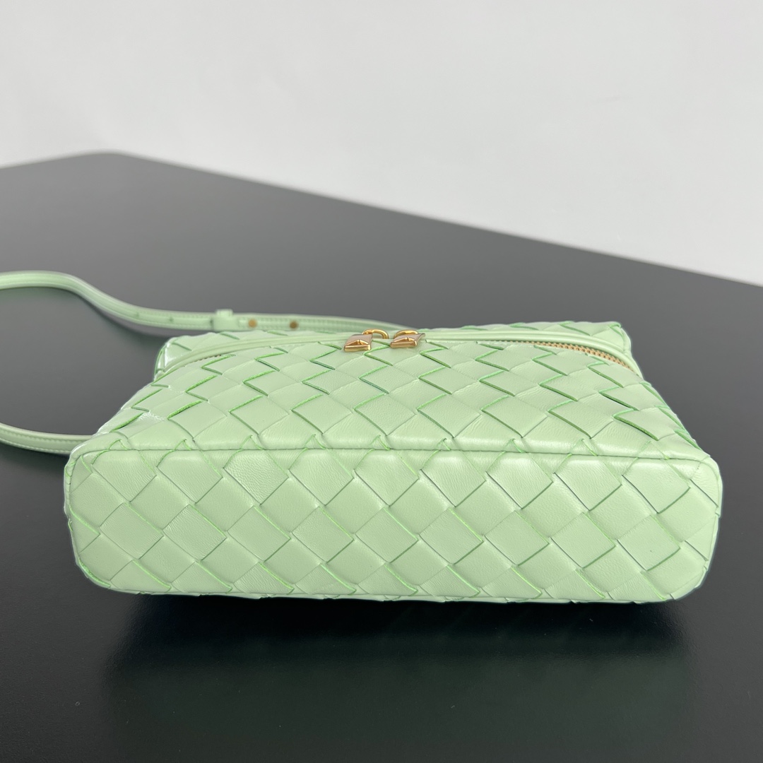 bo*te*ga Ve*ne*ta vanity case bag-22x12.5x5cm