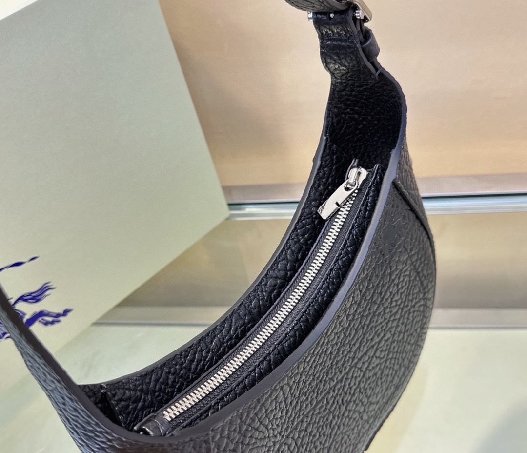 B**rry chess bag-23 x 4.5 x 19cm