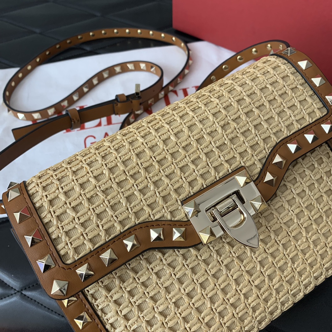 Valentino Rockstud Shoulder Bag In Woven Raffia-22.5*15.5*6CM
