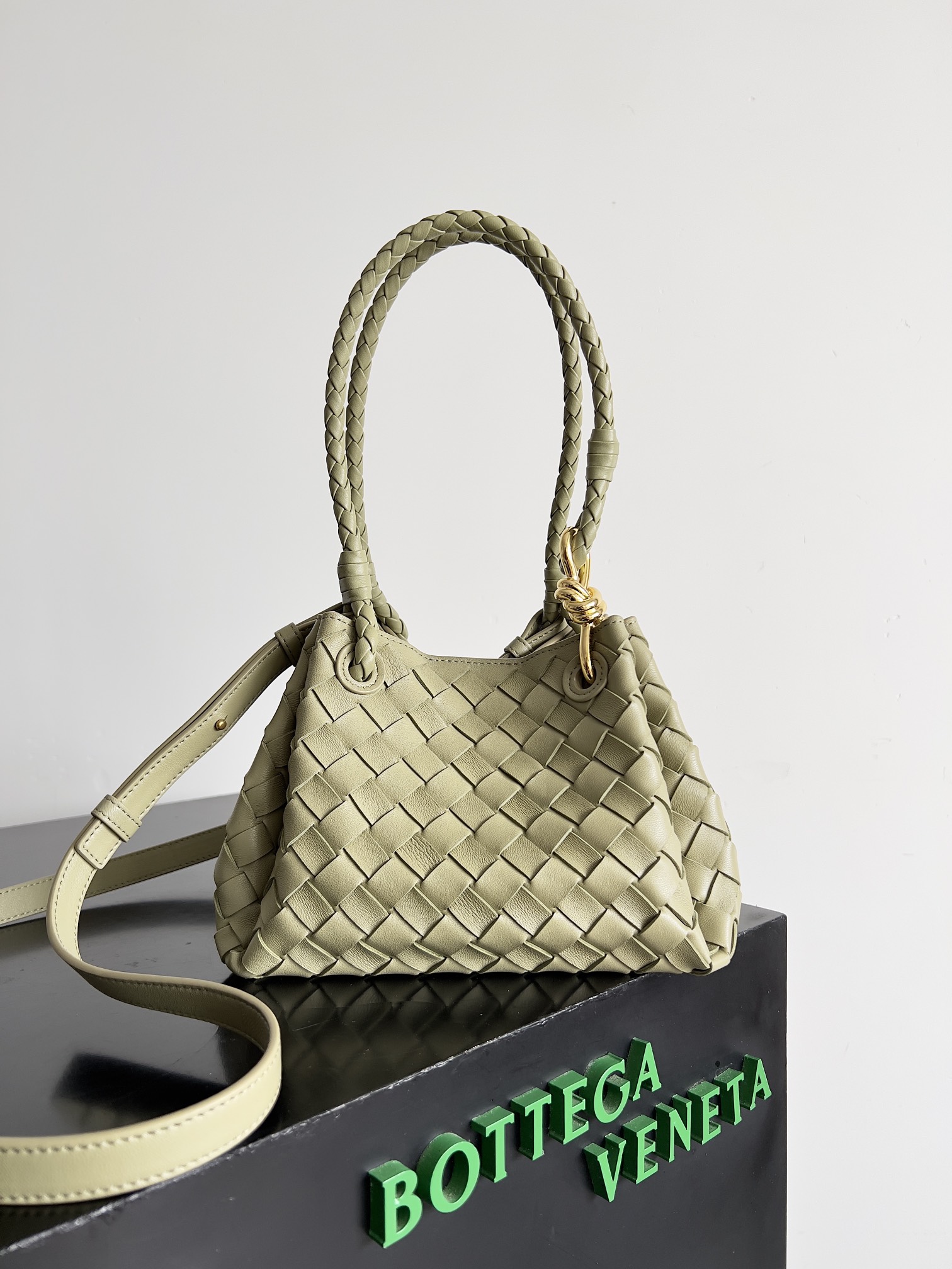 bo*te*ga Ve*ne*ta andiamo parachute tote-21*17*16.5cm