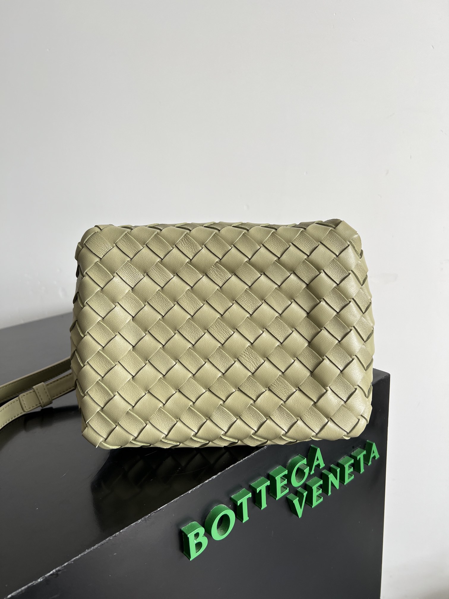 bo*te*ga Ve*ne*ta andiamo parachute tote-21*17*16.5cm