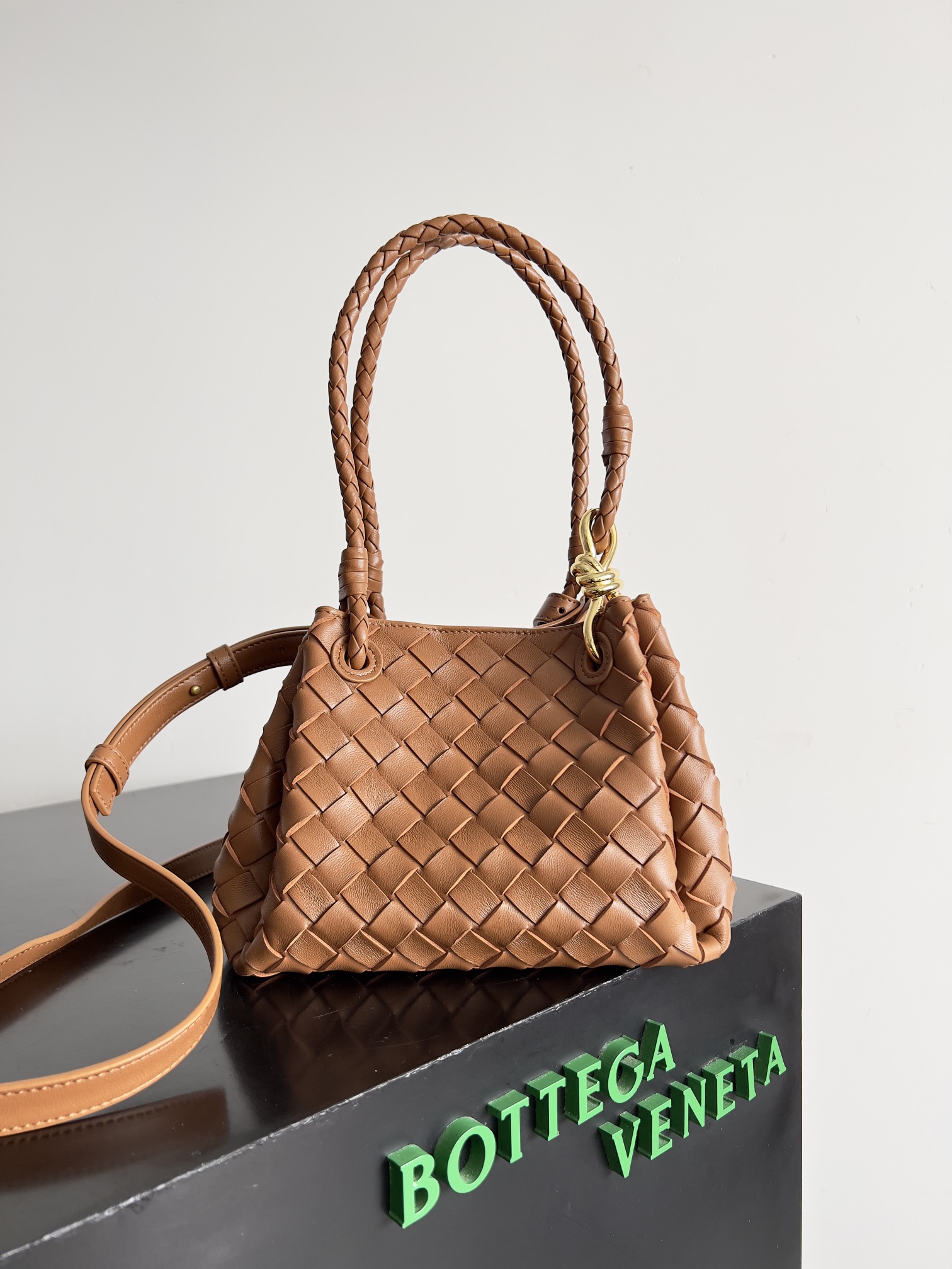 bo*te*ga Ve*ne*ta andiamo parachute tote-21*17*16.5cm