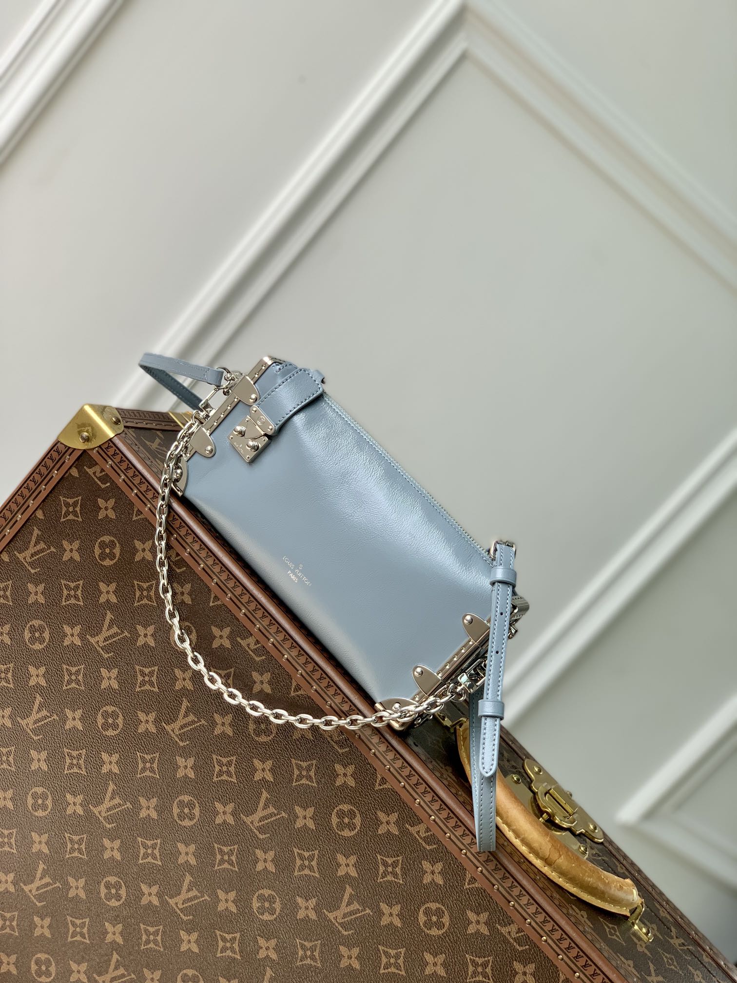 l0*is V*t0n slim trunk--m25445-23 x 12 x 4cm