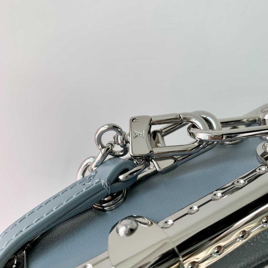 l0*is V*t0n slim trunk--m25445-23 x 12 x 4cm