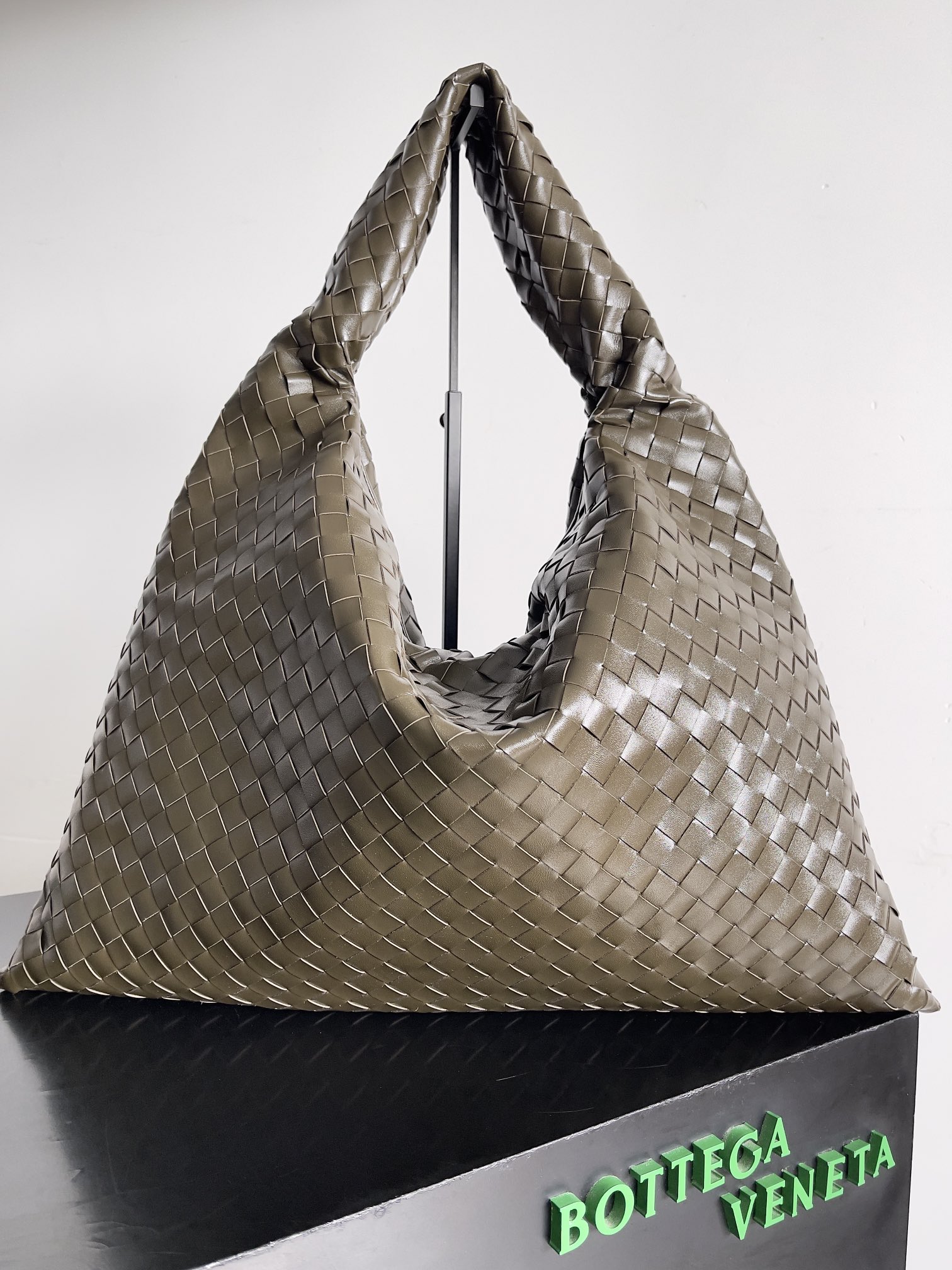 bo*te*ga Ve*ne*ta hop bag-53*24*13cm