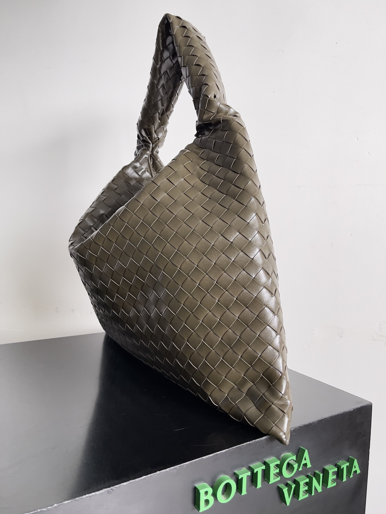 bo*te*ga Ve*ne*ta hop bag-53*24*13cm