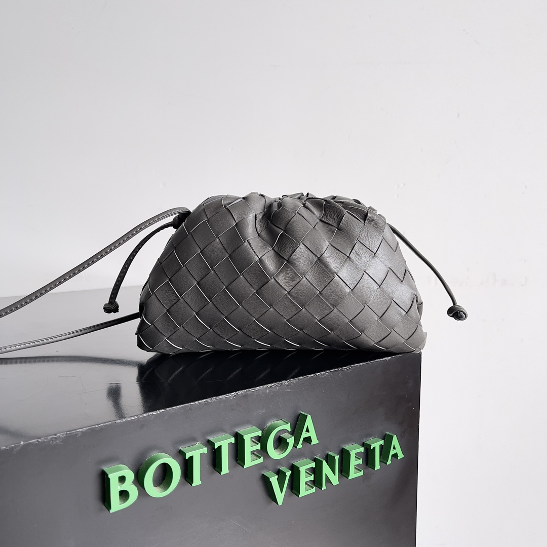bo*te*ga Ve*ne*ta the pouch bag-22*9cm