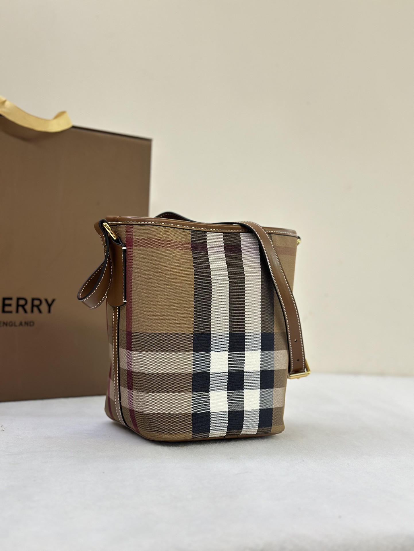 B**rry bucket-17.5 x 10.5 x 20cm