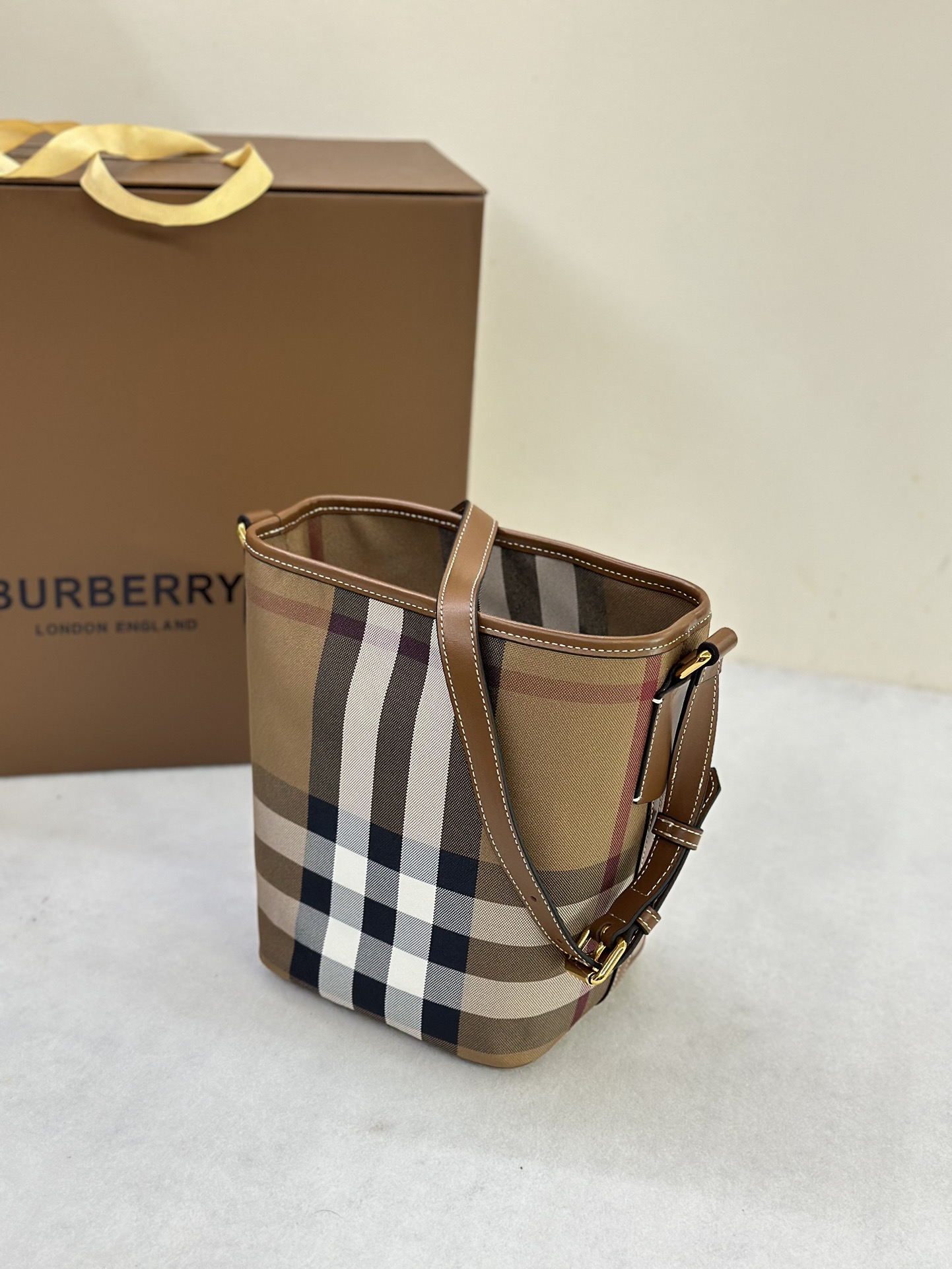 B**rry bucket-17.5 x 10.5 x 20cm