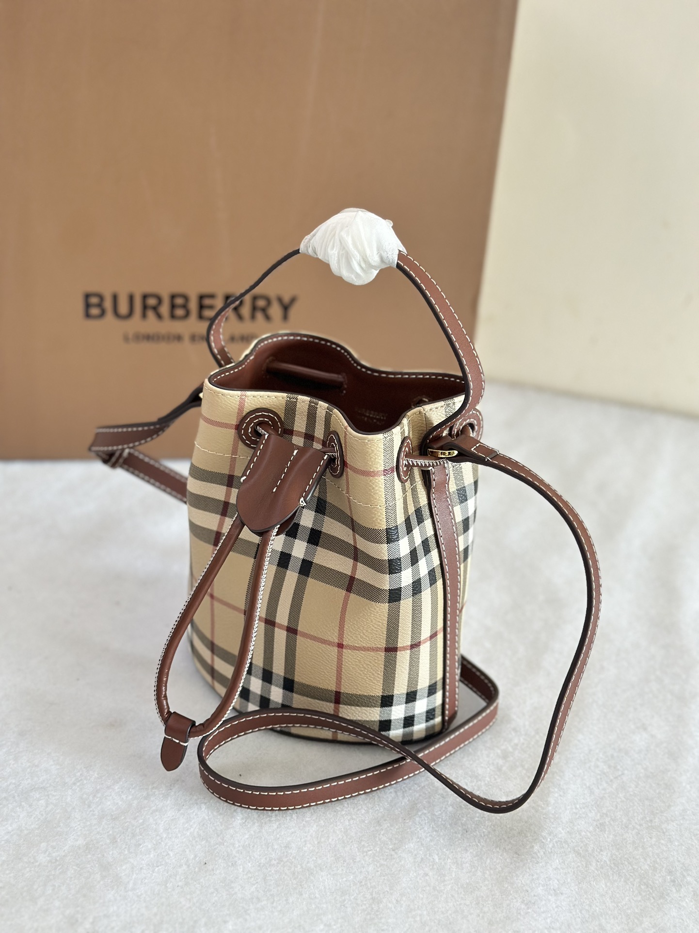 B**rry bucket-16.5 x 11 x 18.5cm