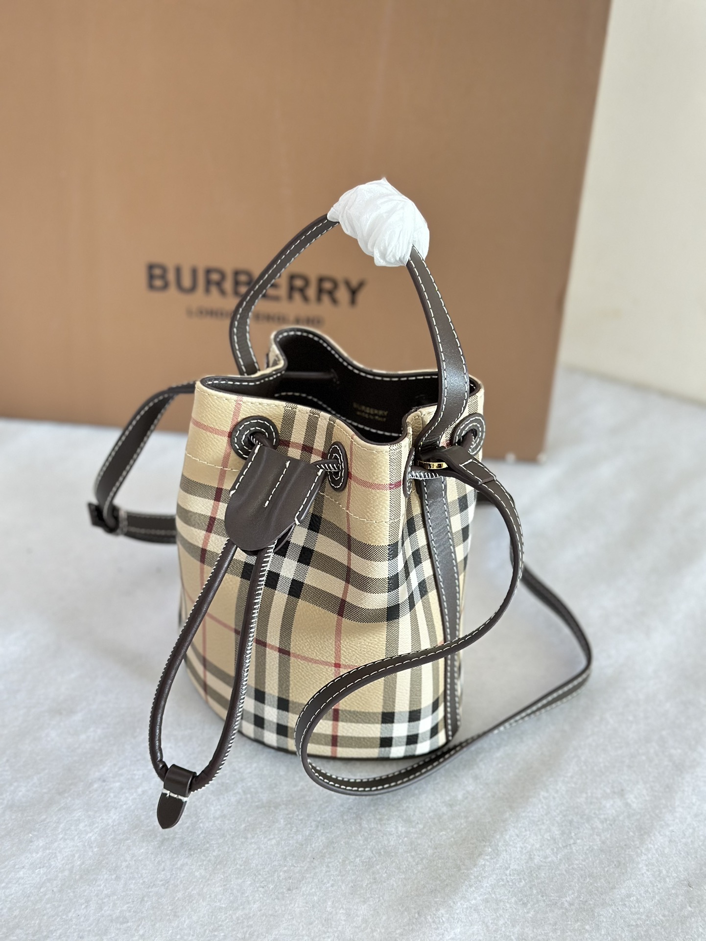 B**rry bucket-16.5 x 11 x 18.5cm
