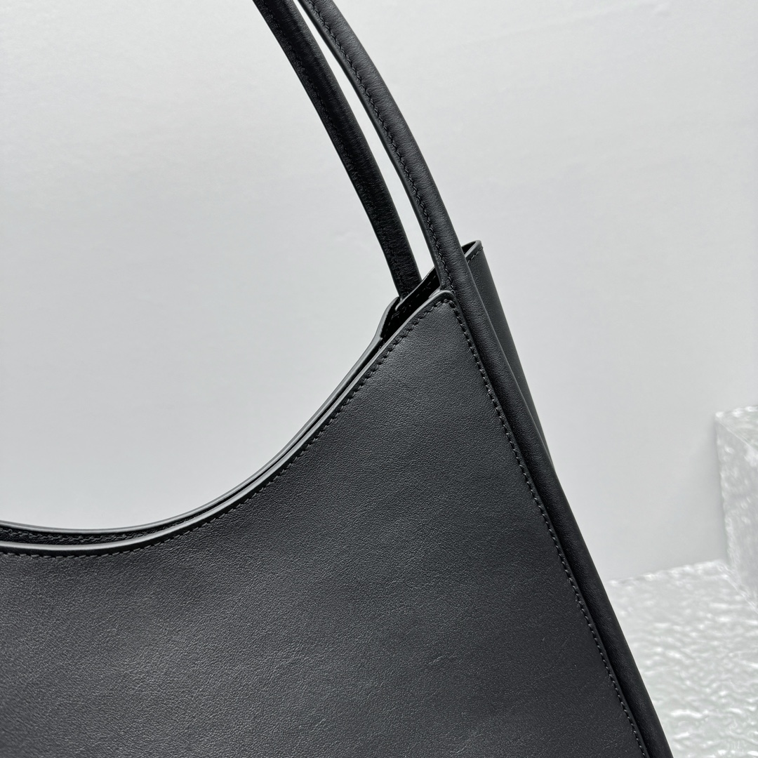 The R0w hobo bag-30*30*8cm