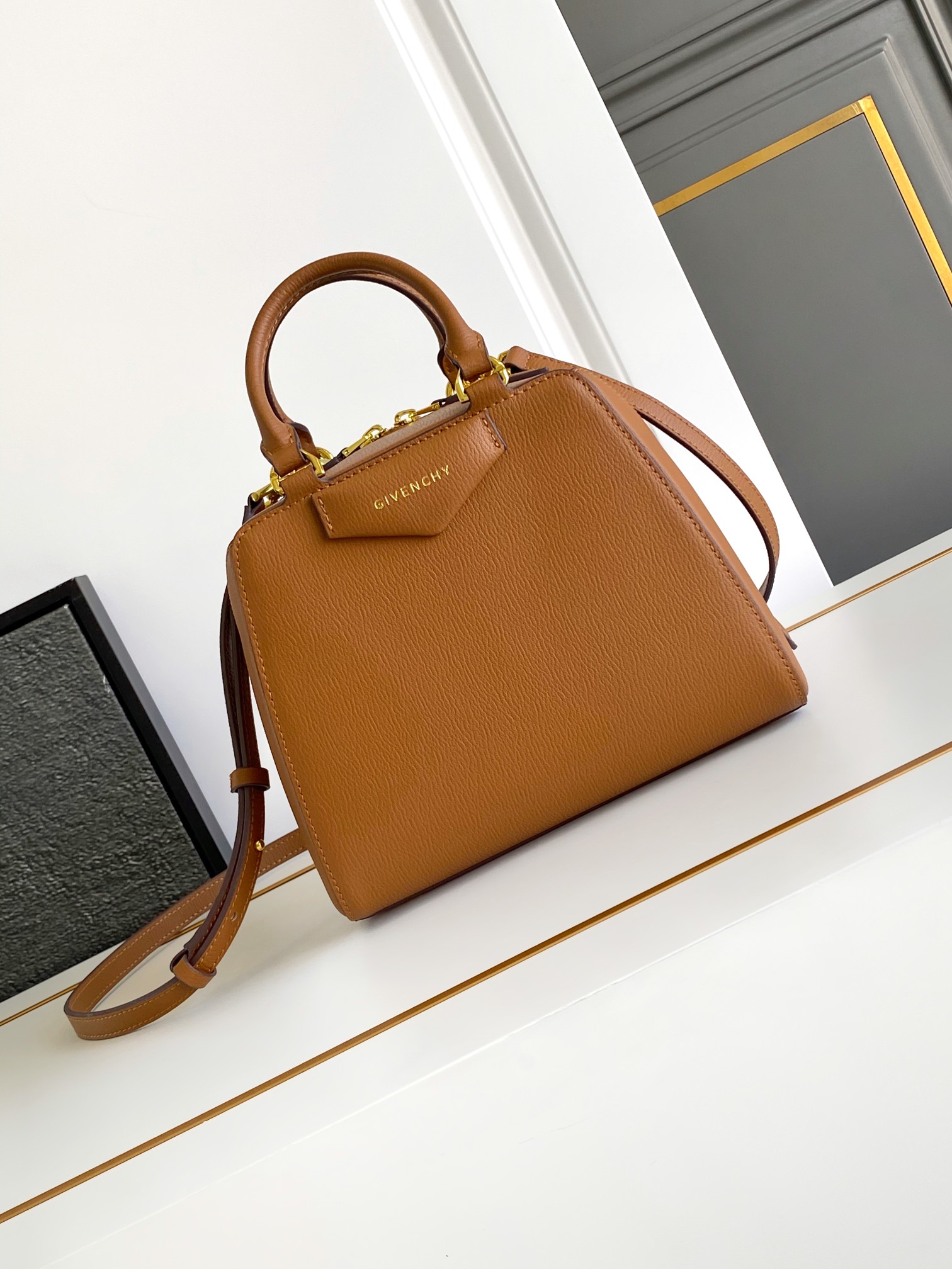 Givenchy Anyigona Cube Tote-13*19*22CM