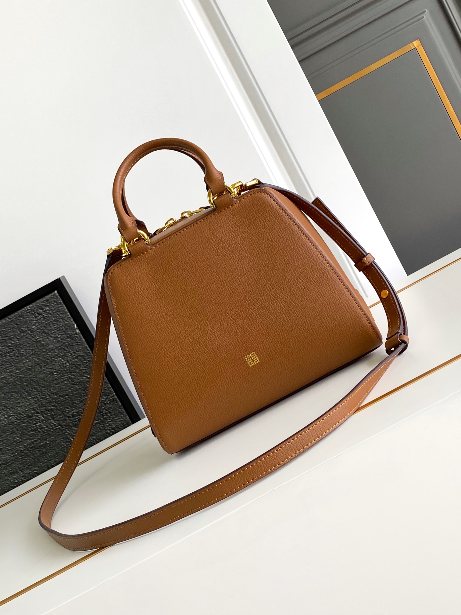 Givenchy Anyigona Cube Tote-13*19*22CM
