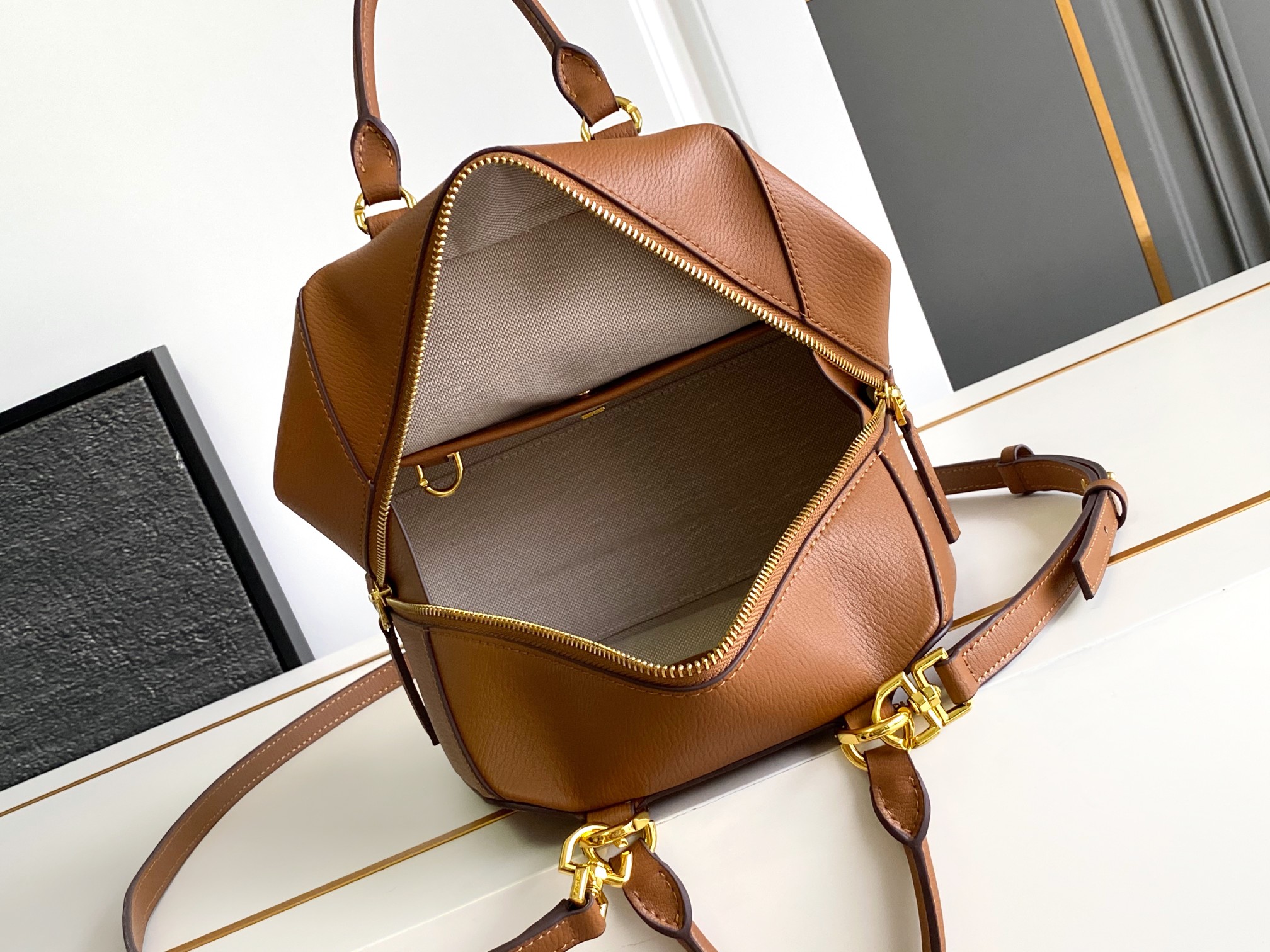 Givenchy Anyigona Cube Tote-13*19*22CM