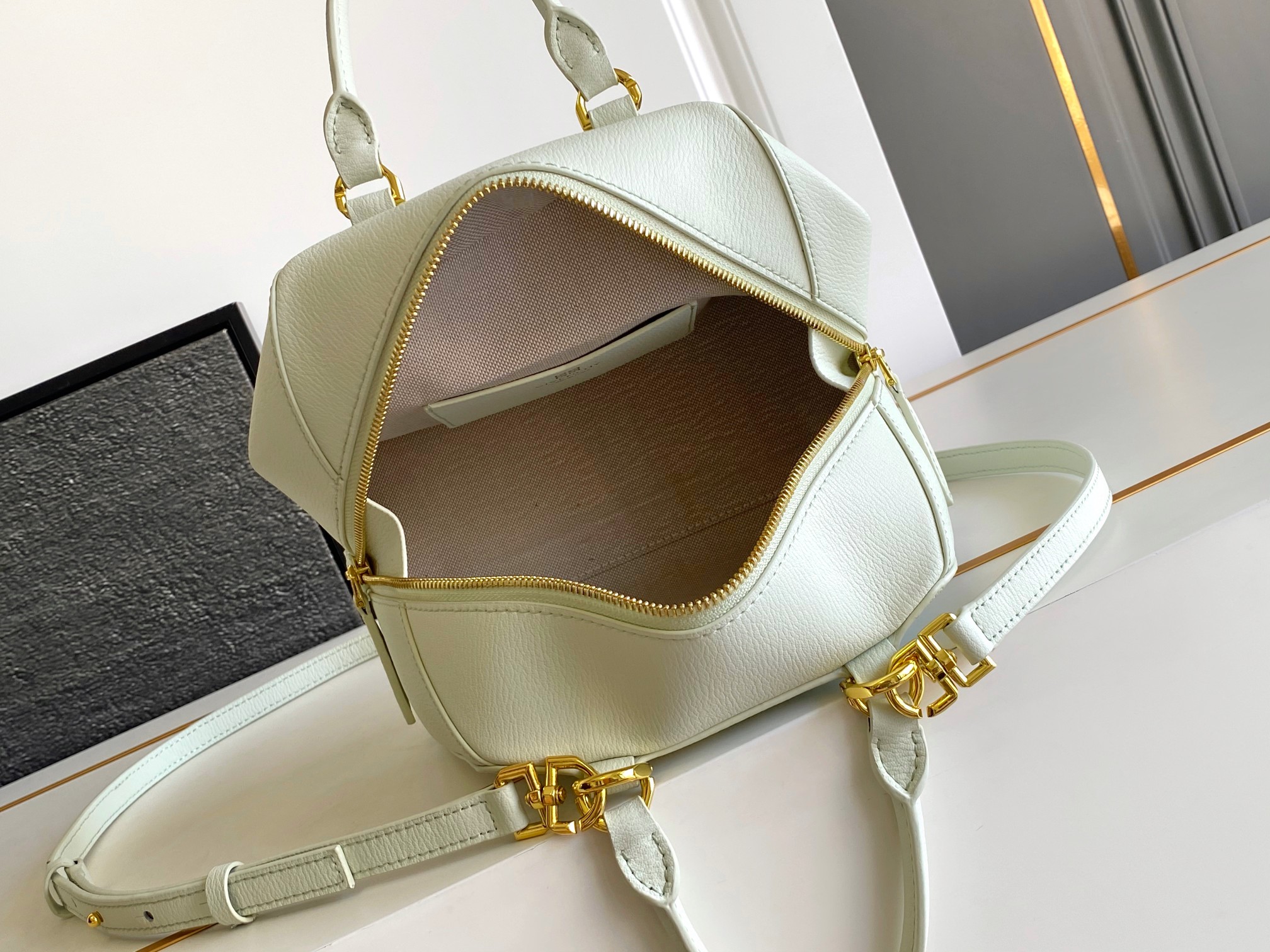 Givenchy Anyigona Cube Tote-13*19*22CM