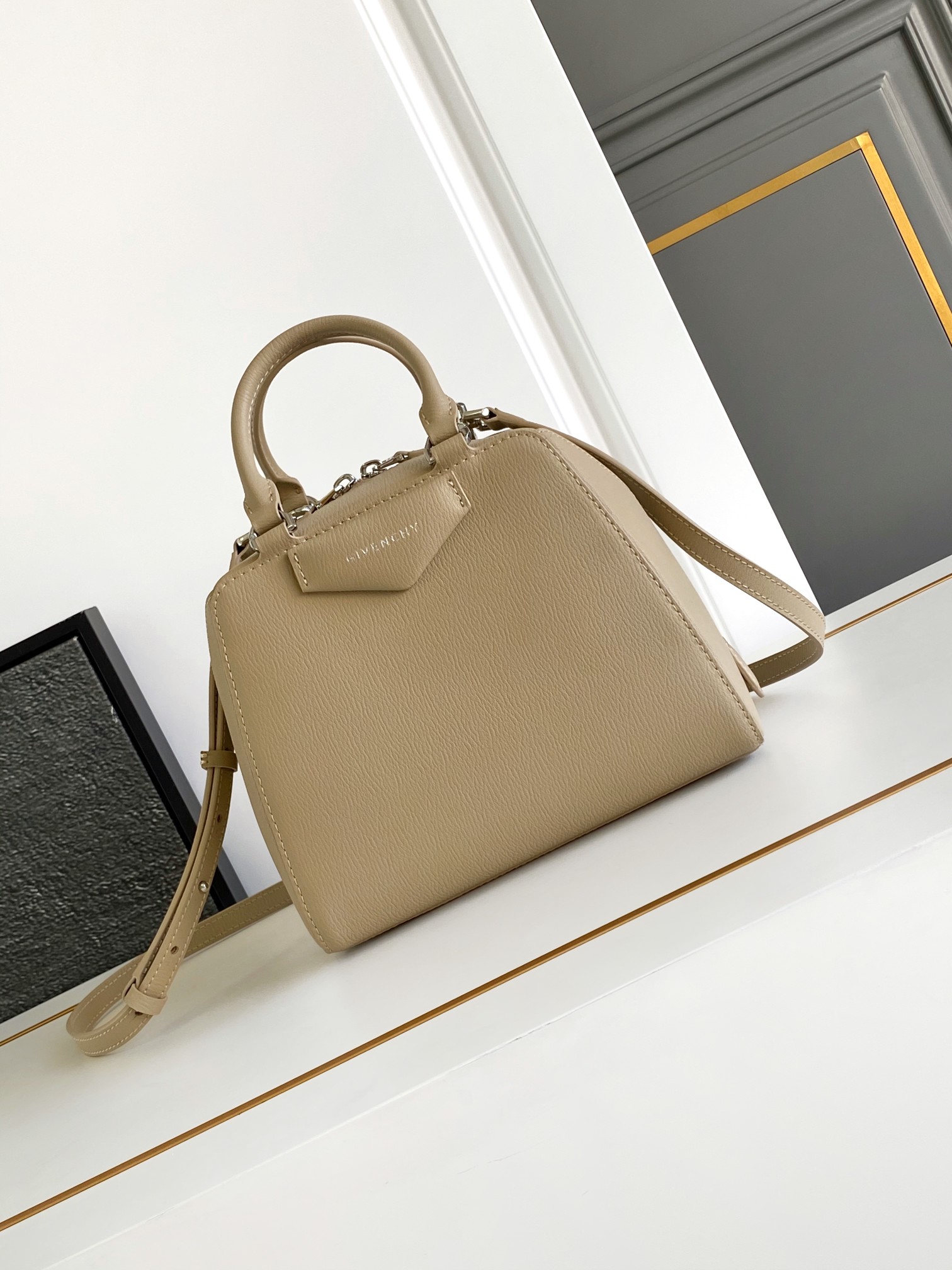 Givenchy Anyigona Cube Tote-13*19*22CM