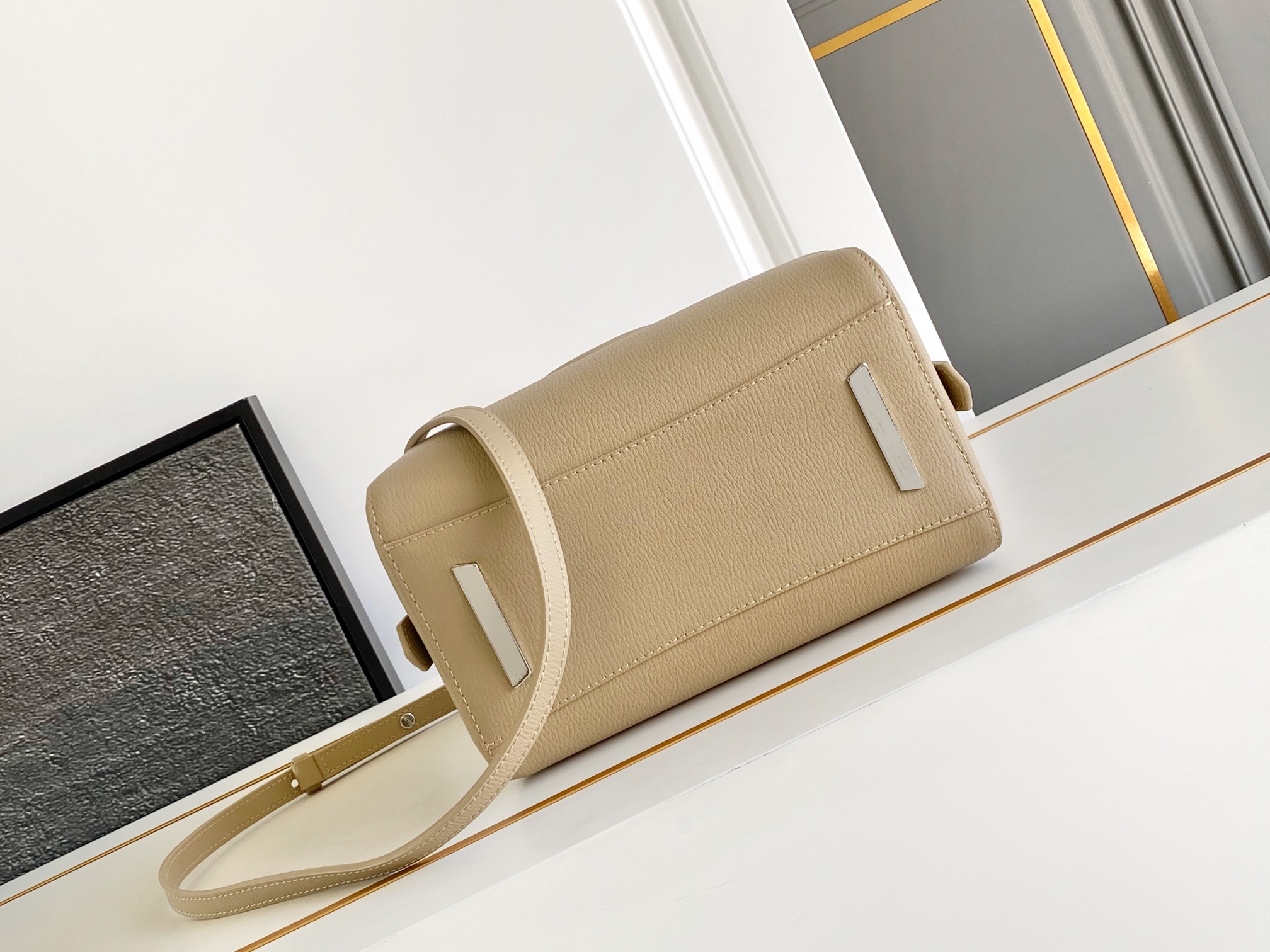 Givenchy Anyigona Cube Tote-13*19*22CM