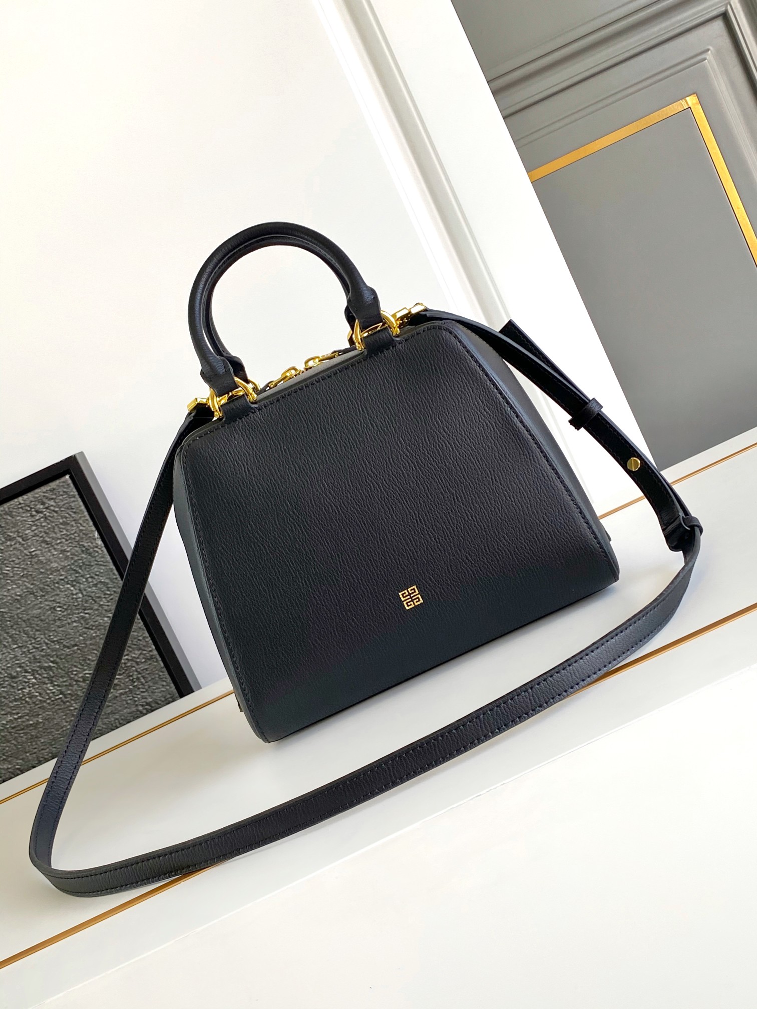 Givenchy Anyigona Cube Tote-13*19*22CM