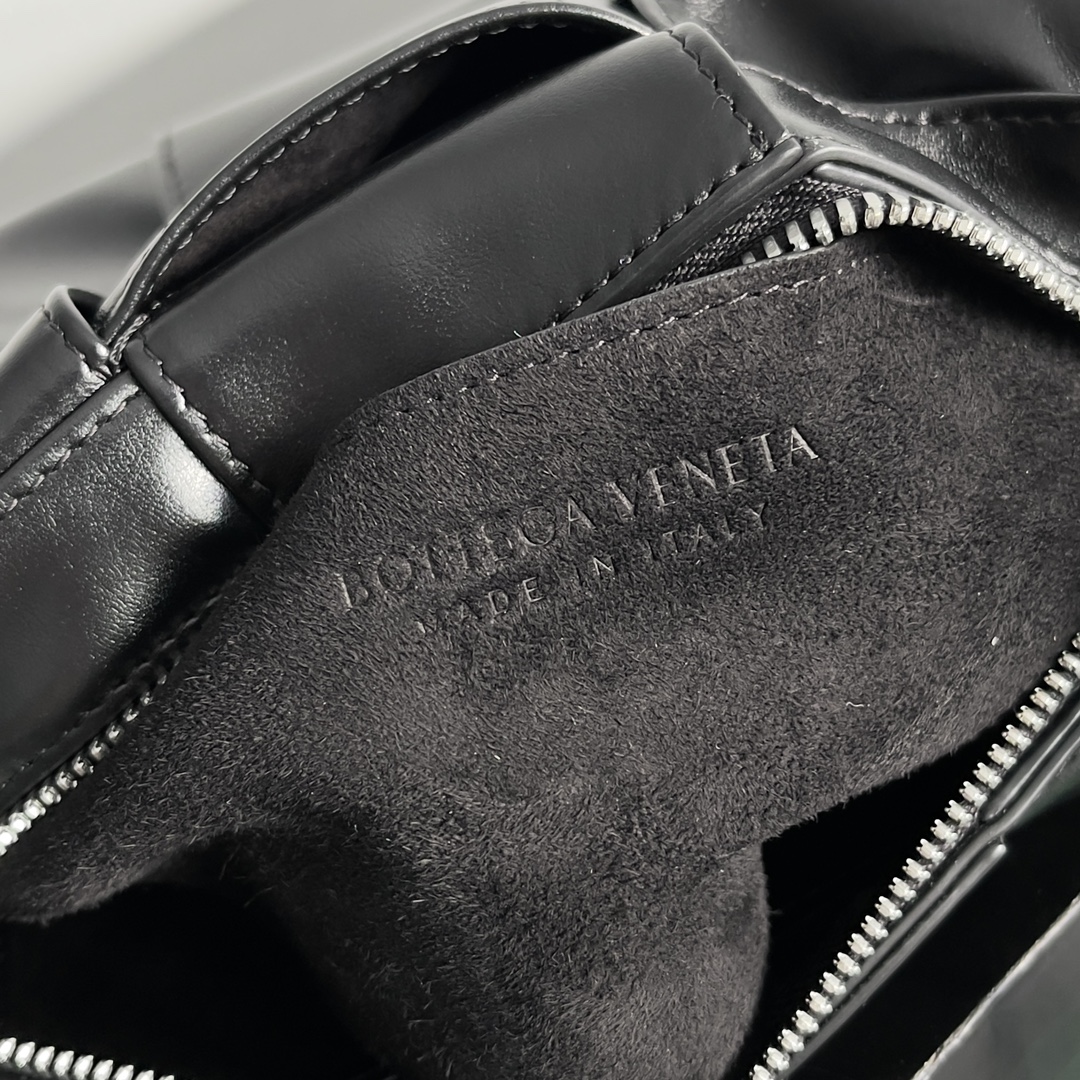 bo*te*ga Ve*ne*ta mini cassette bag-21*13*6.5cm