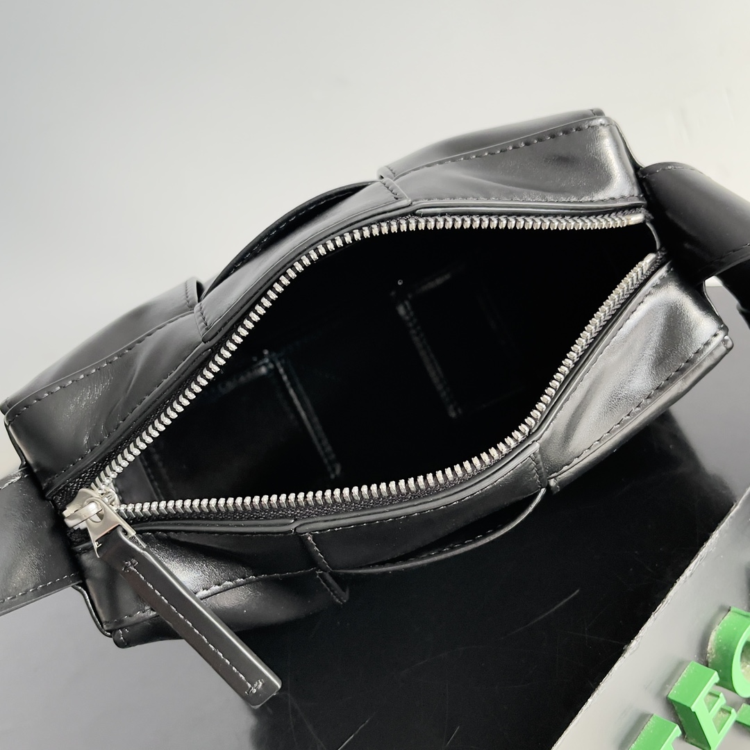 bo*te*ga Ve*ne*ta mini cassette bag-21*13*6.5cm