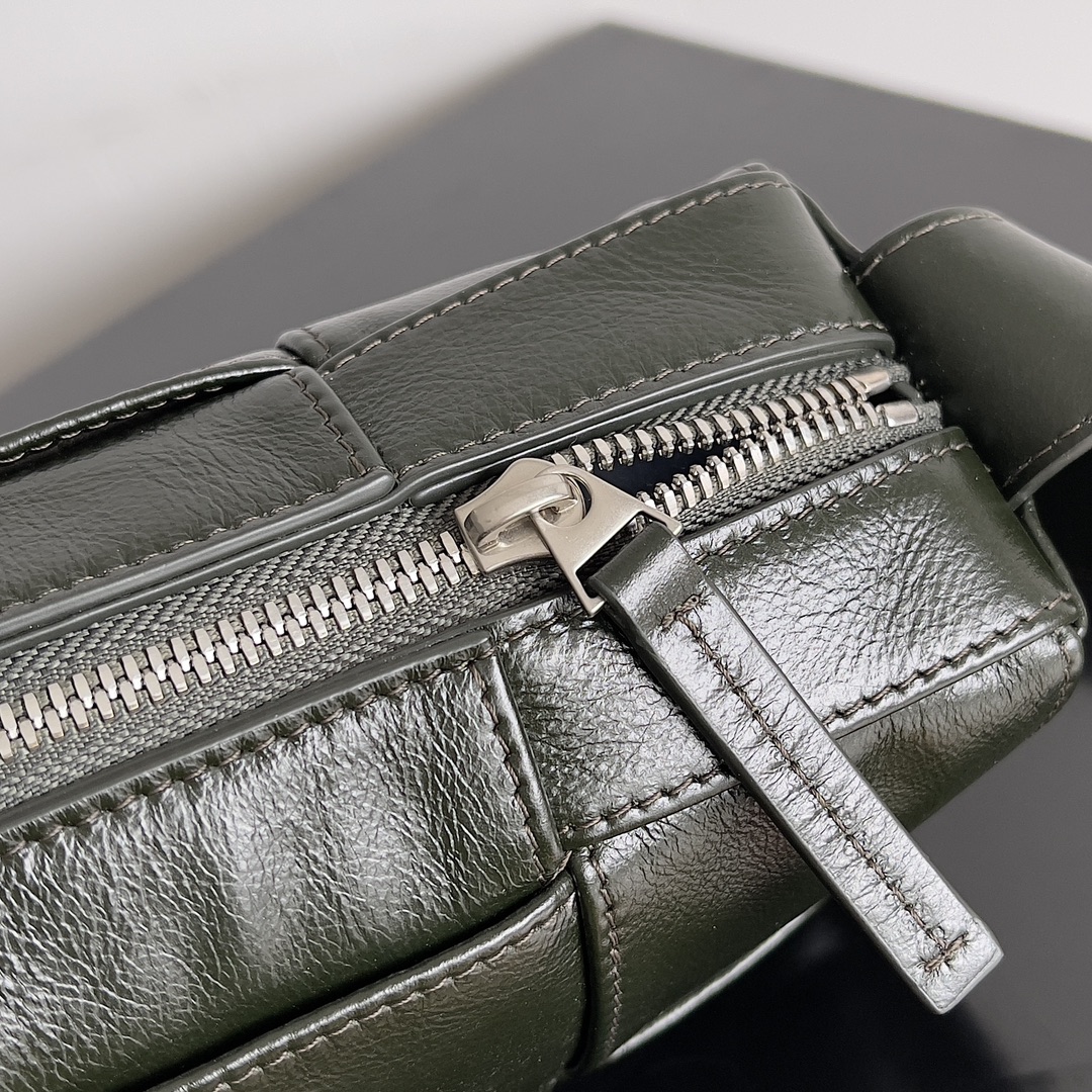 bo*te*ga Ve*ne*ta mini cassette bag-21*13*6.5cm