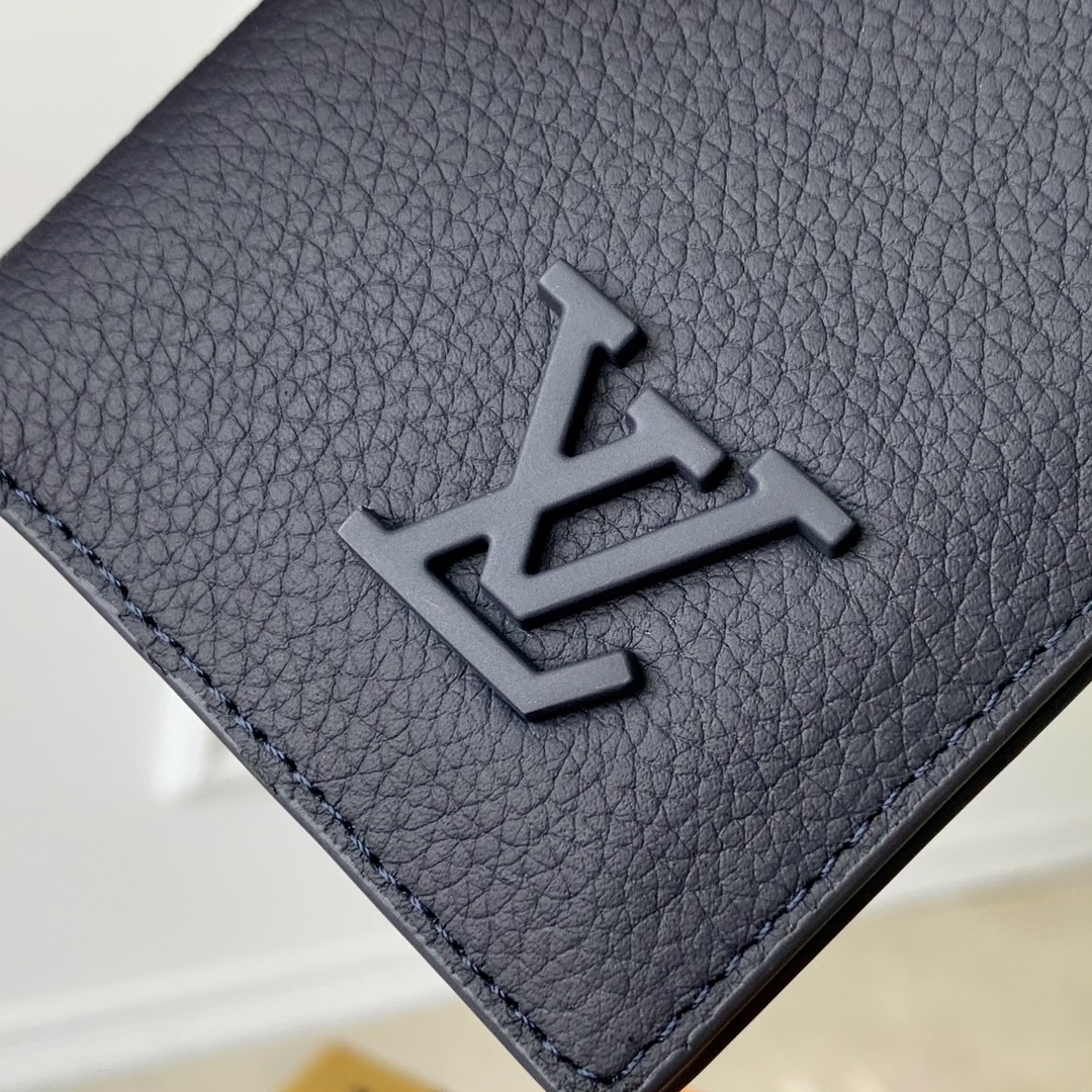 l0*is V*t0n aerogram wallet-8 x 11 x 1 cm