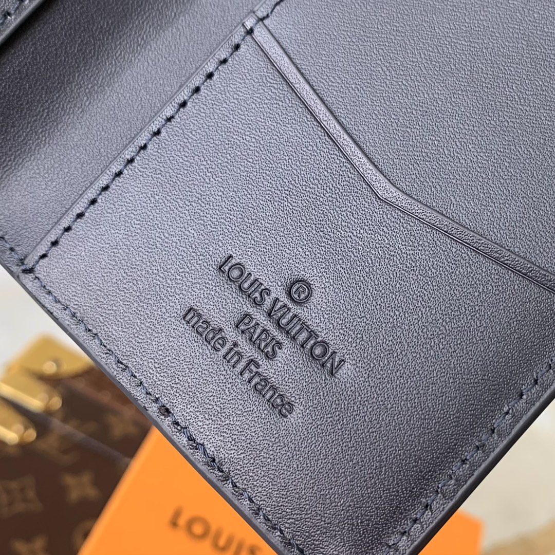 l0*is V*t0n aerogram wallet-8 x 11 x 1 cm