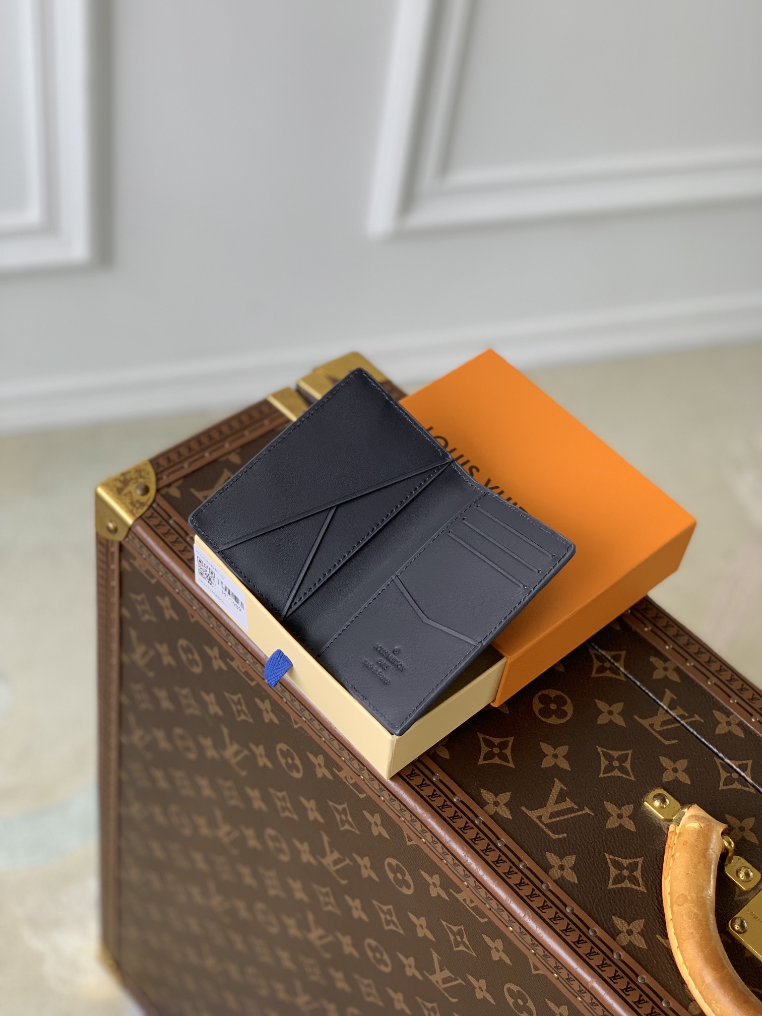 l0*is V*t0n aerogram wallet-8 x 11 x 1 cm