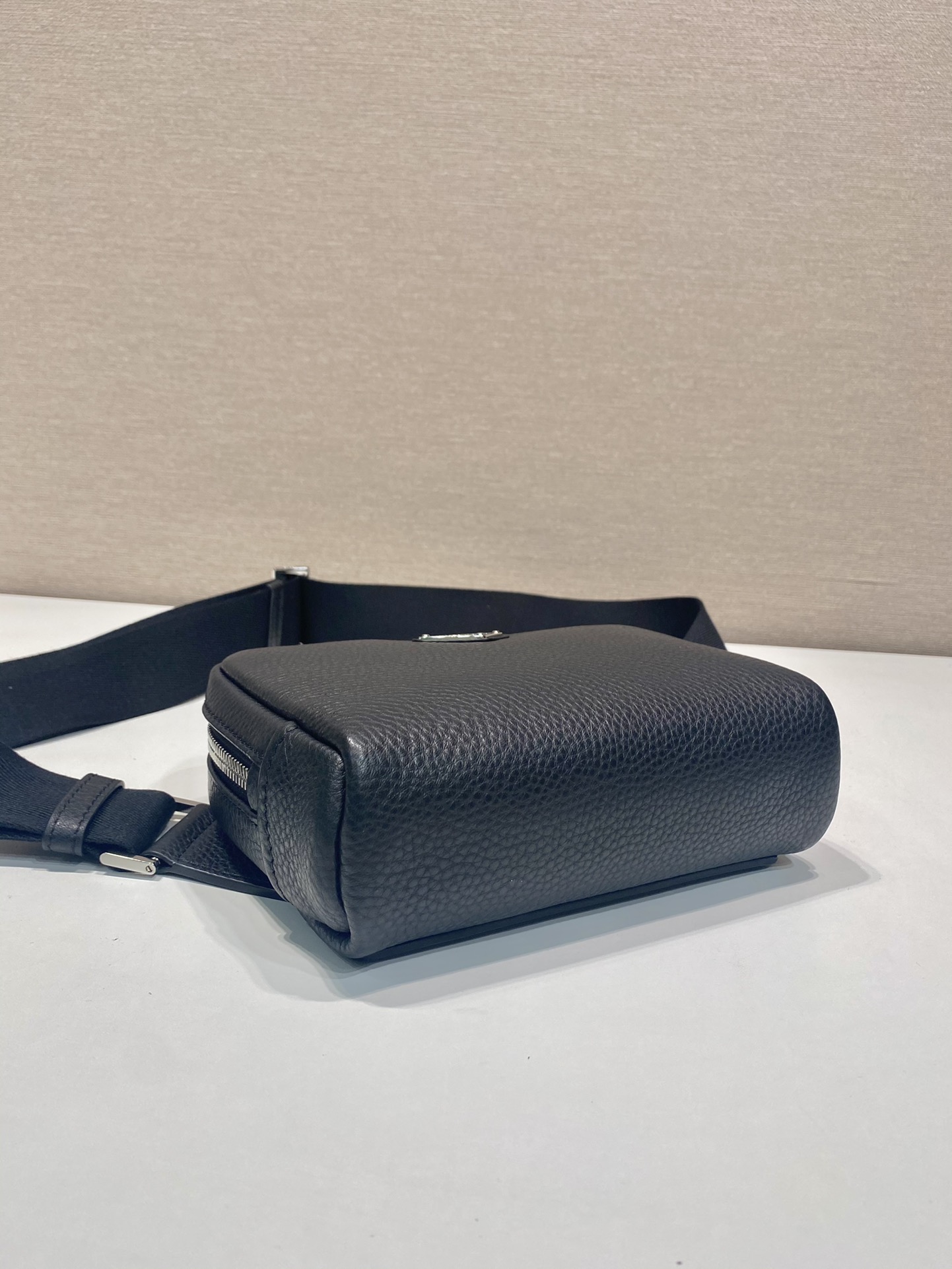 Pra*a Pra*a leather shoulder bag-2vh184-19.5*13.5*6cm