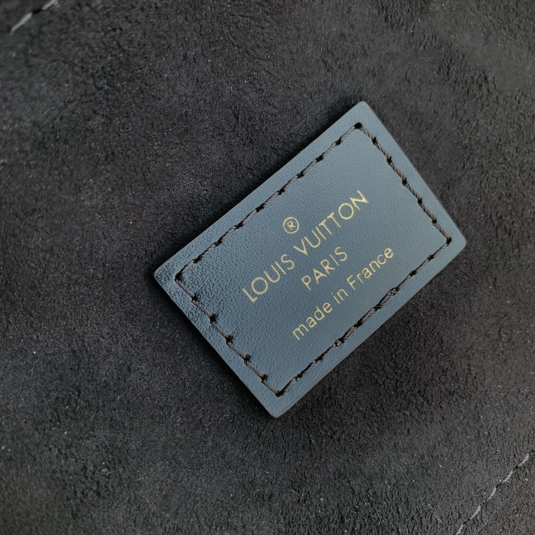 l0vis Vvtt0n vanity chain pouch-11 x 13 x 19cm