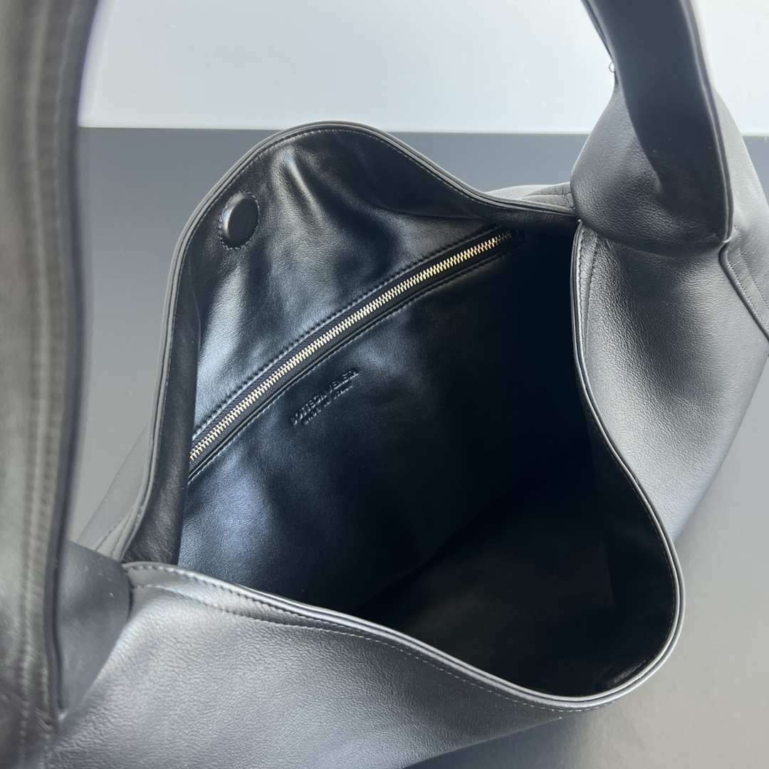 b0tt*ga Ven*ta shoulder bag-54x24x13cm