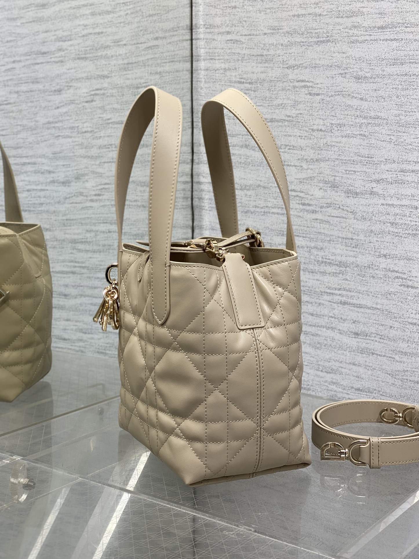 Diro Toujours Tote Bags-16*12*18CM