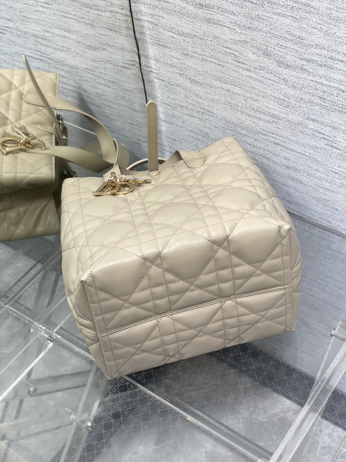 Diro Toujours Tote Bags-20*18.5*22CM